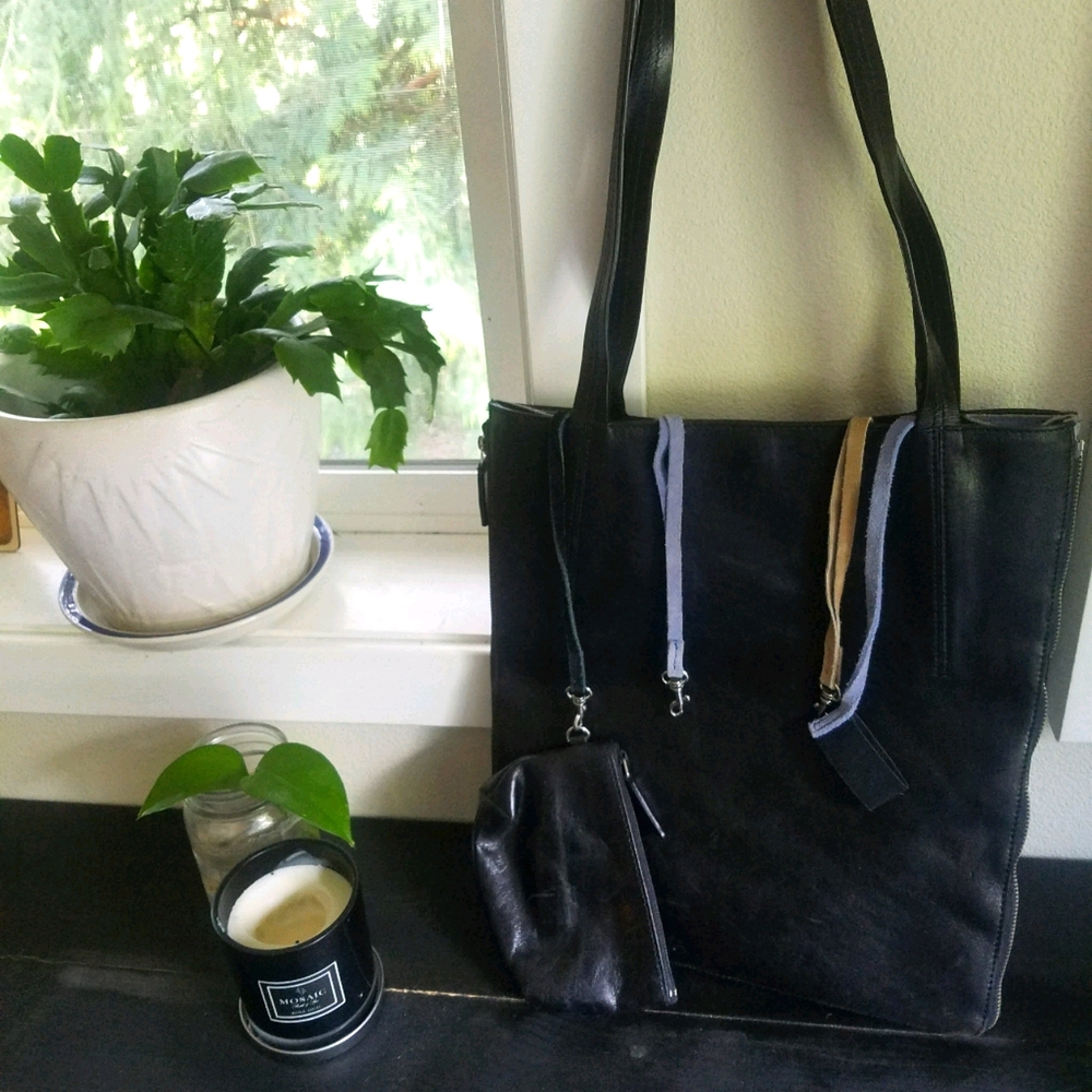 LEVENGER brand new black leather purse